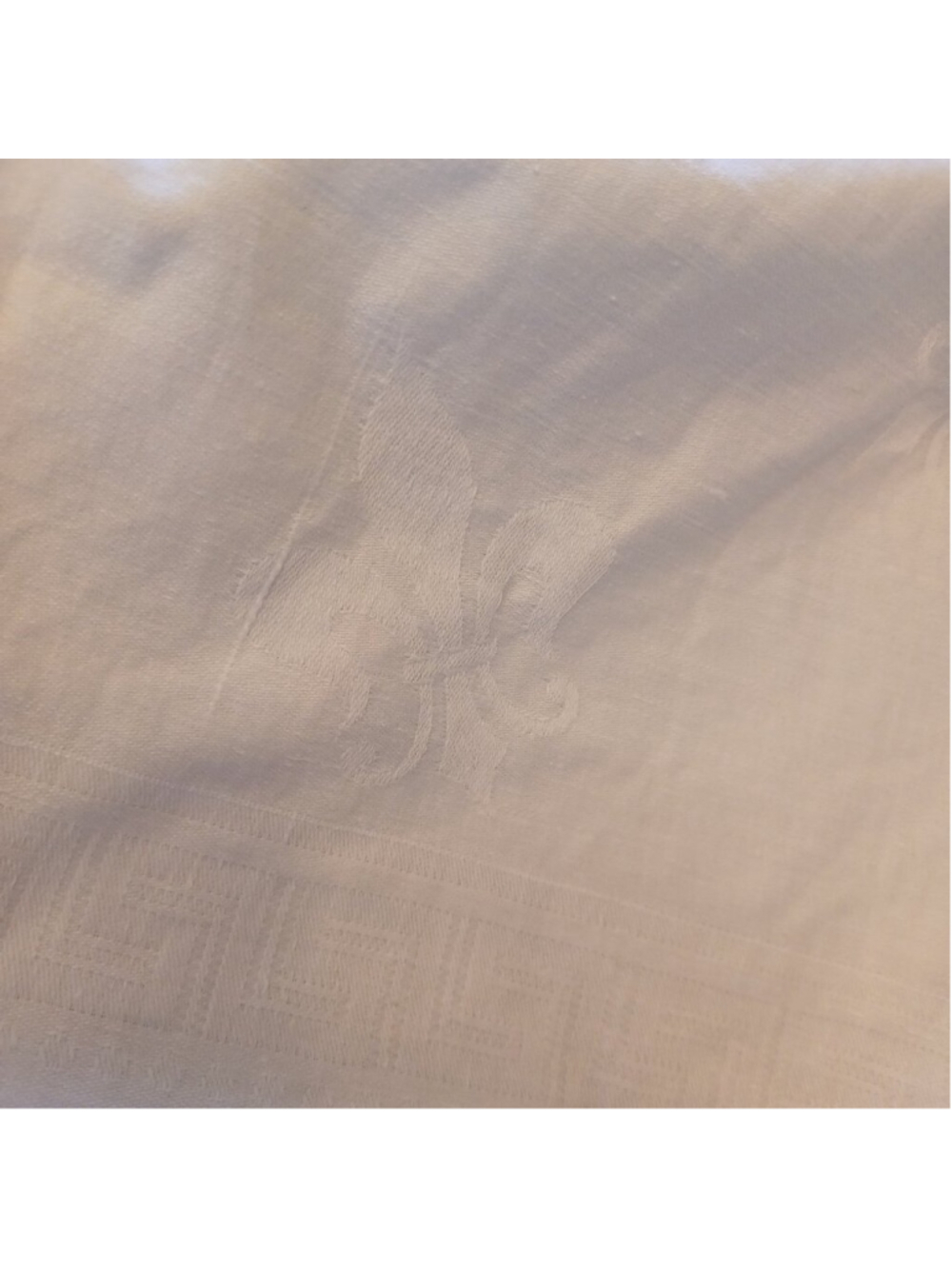 Vintage Linen damask fleur de lys pattern